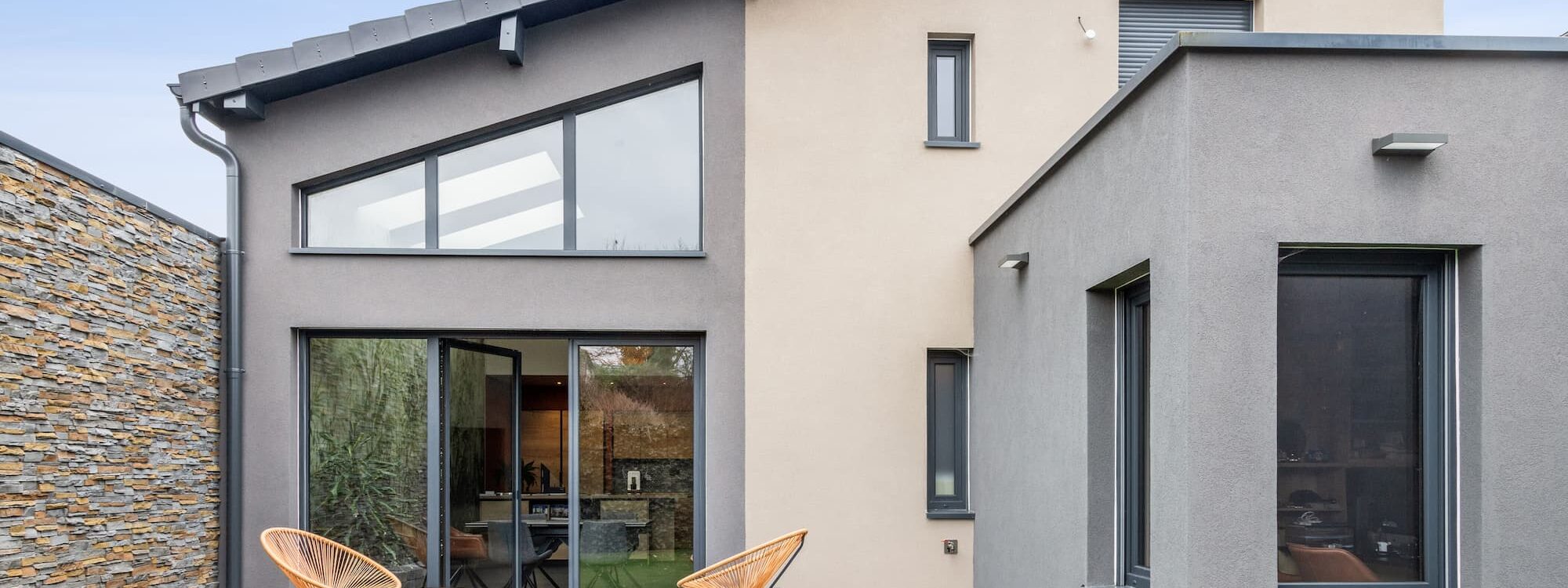 Peinture extérieure : quelles couleurs et finitions choisir pour sublimer une façade ancienne ? Bethoncourt