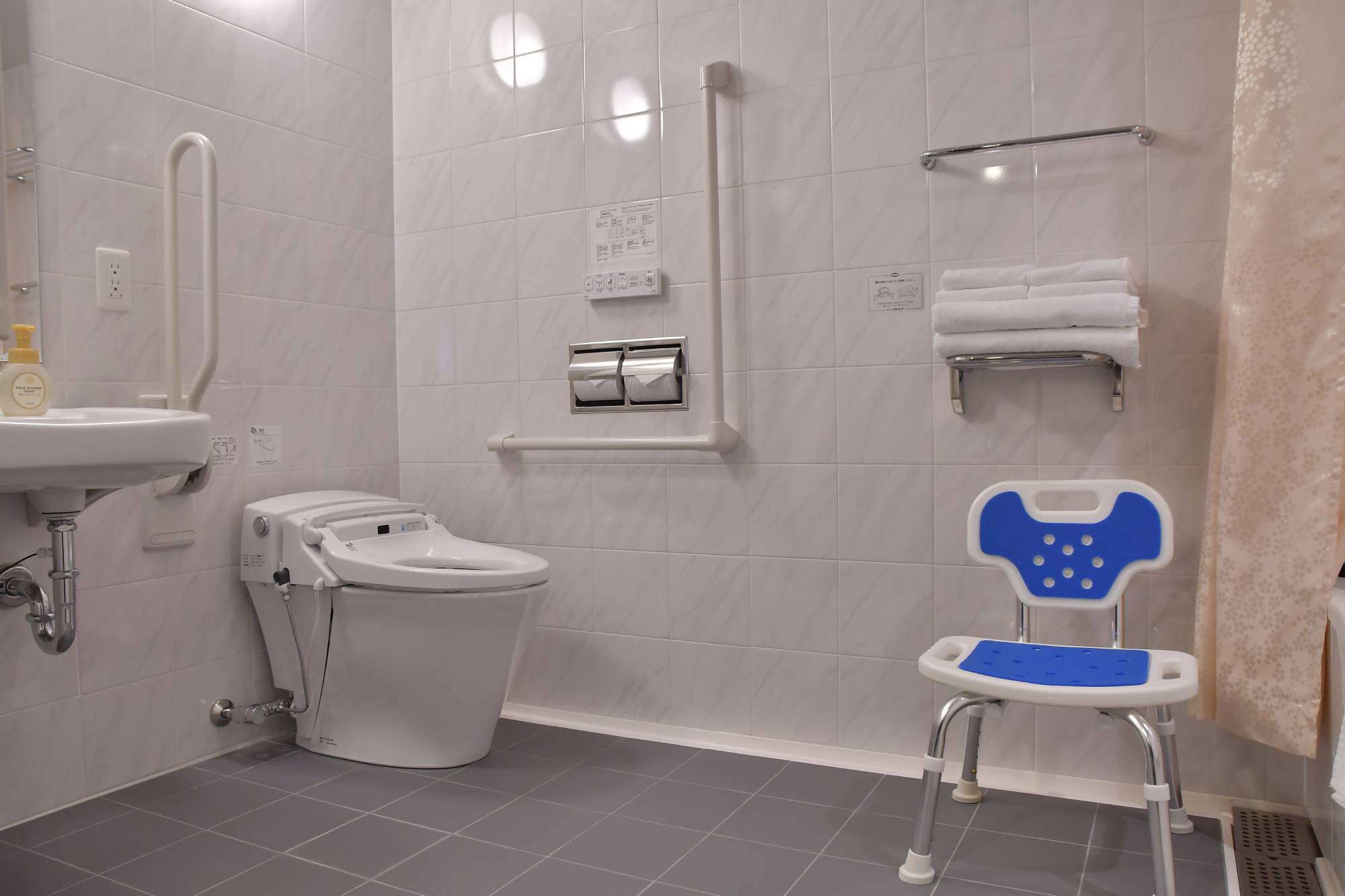 Salle de bain PMR : Comment concevoir un espace accessible sans sacrifier le design ? Seloncourt